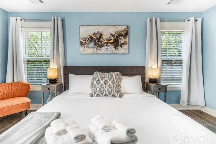 Savannah House: 619 East Henry Street
