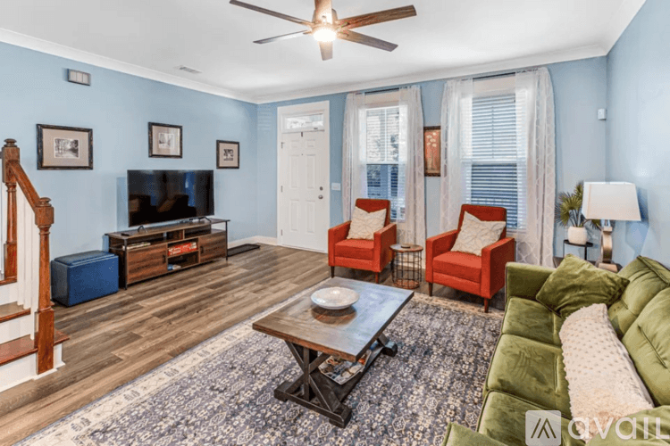 Savannah House: 619 East Henry Street