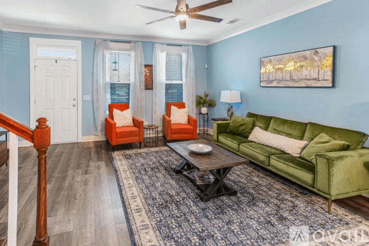 Savannah House: 619 East Henry Street