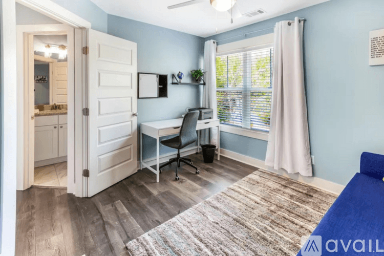 Savannah House: 619 East Henry Street