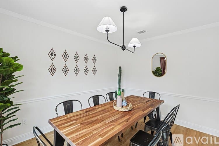 North Richland Hills House: 6872 Greenleaf Dr