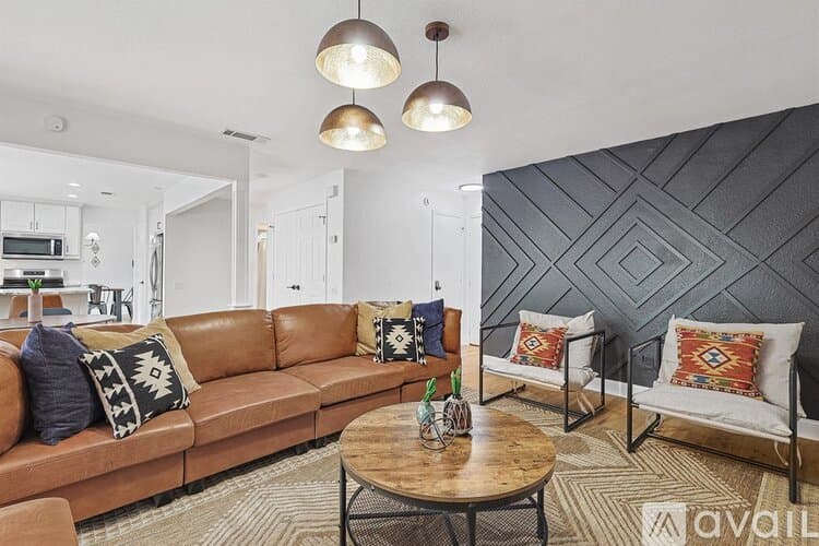 North Richland Hills House: 6872 Greenleaf Dr