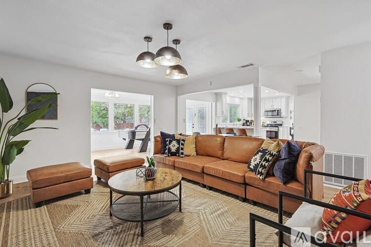 North Richland Hills House: 6872 Greenleaf Dr