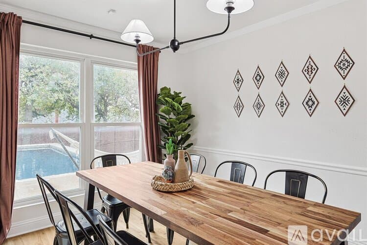 North Richland Hills House: 6872 Greenleaf Dr