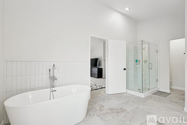 North Richland Hills House: 6872 Greenleaf Dr