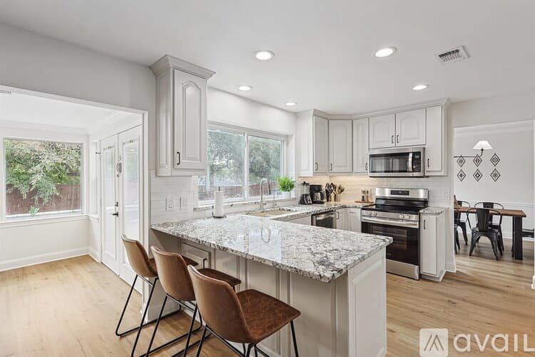 North Richland Hills House: 6872 Greenleaf Dr
