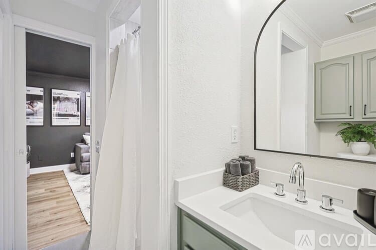 North Richland Hills House: 6872 Greenleaf Dr