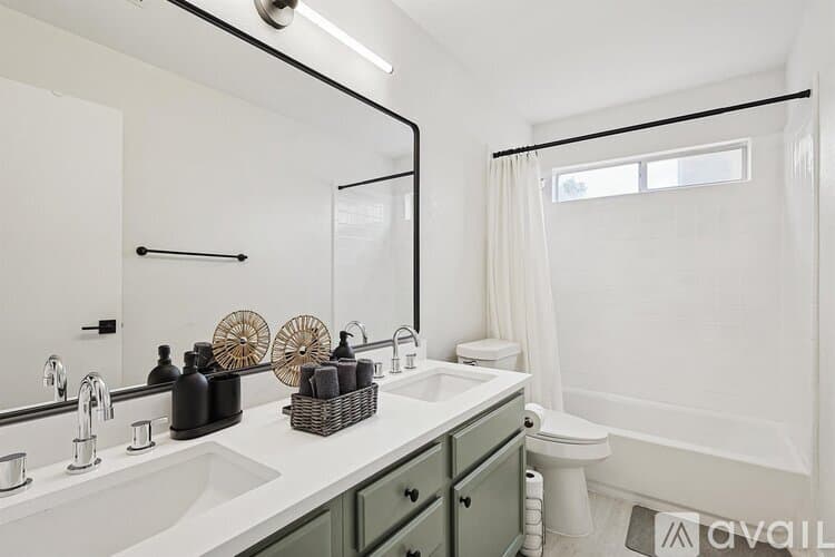 North Richland Hills House: 6872 Greenleaf Dr