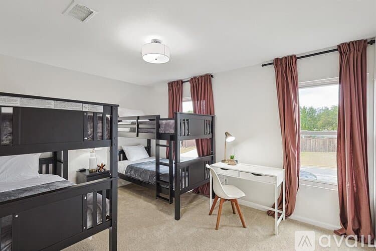 North Richland Hills House: 6872 Greenleaf Dr