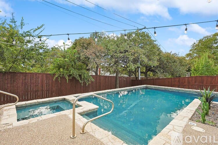 North Richland Hills House: 6872 Greenleaf Dr