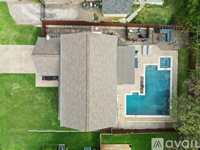 North Richland Hills House: 6872 Greenleaf Dr