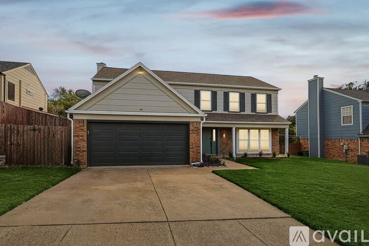 North Richland Hills House: 6872 Greenleaf Dr