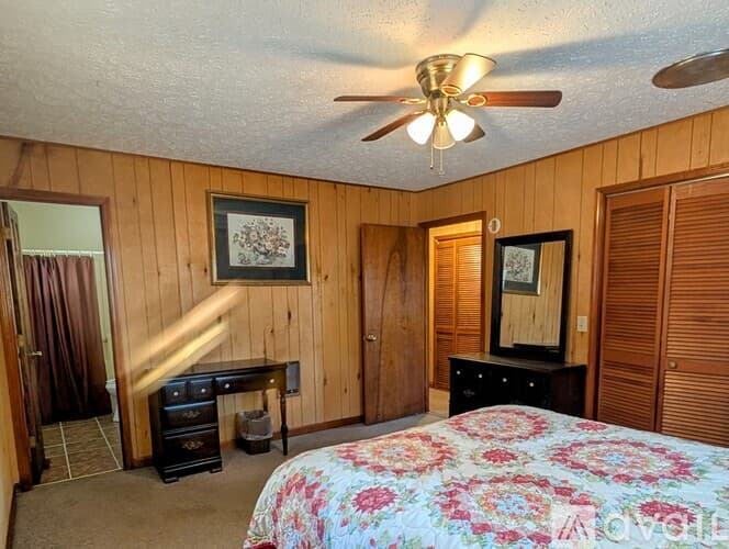 Dillard House: 729 Chalet Village Dr