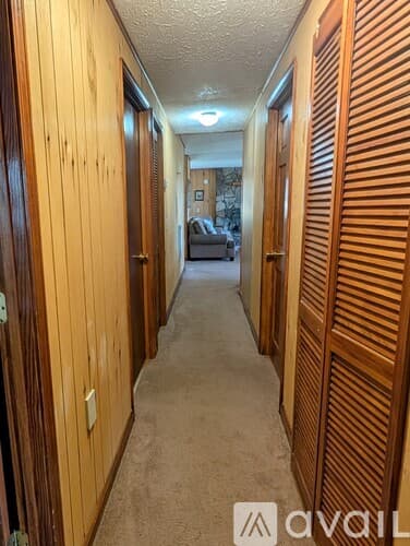 Dillard House: 729 Chalet Village Dr