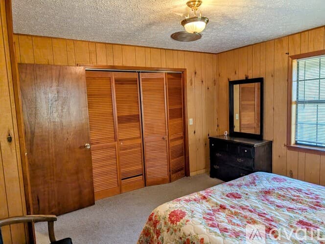 Dillard House: 729 Chalet Village Dr