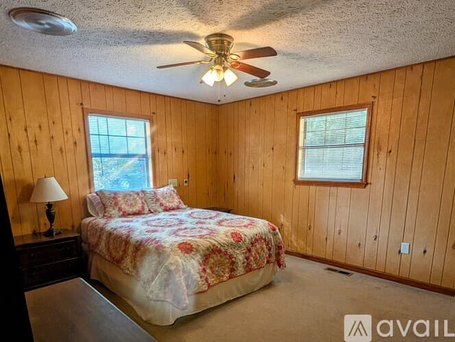 Dillard House: 729 Chalet Village Dr