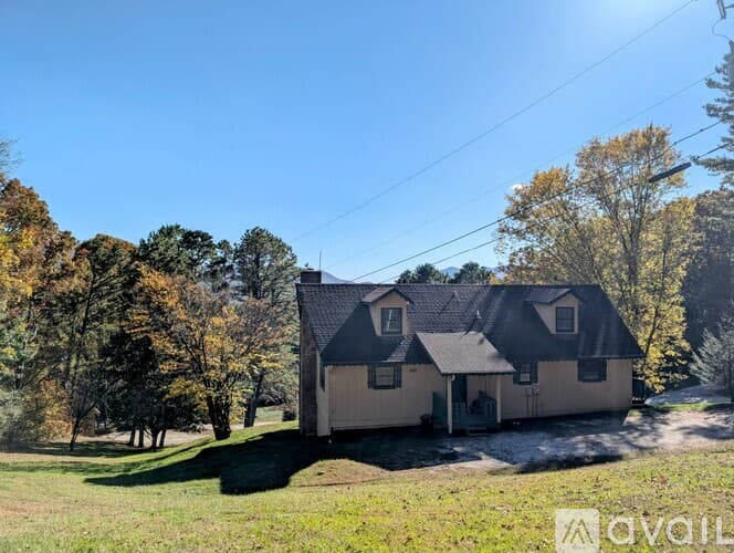 Dillard House: 729 Chalet Village Dr