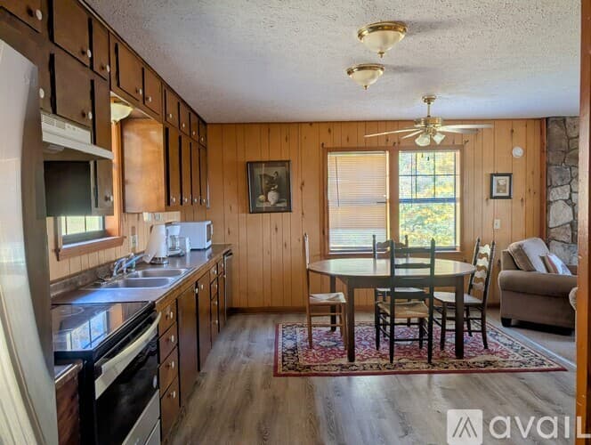 Dillard House: 729 Chalet Village Dr