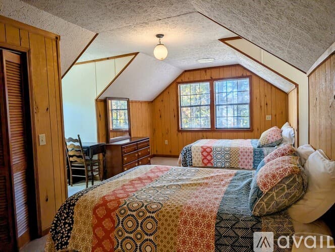 Dillard House: 729 Chalet Village Dr