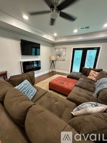 Atlanta House: 2225 Beecher Cir SW Blue