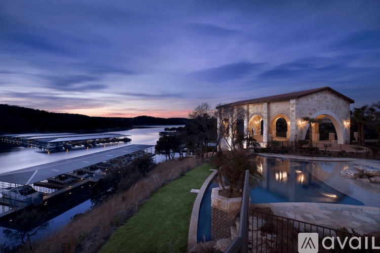 Lakeway House: 102 Waverly Spire Court