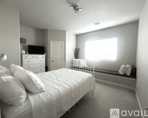 Lakeway House: 102 Waverly Spire Court