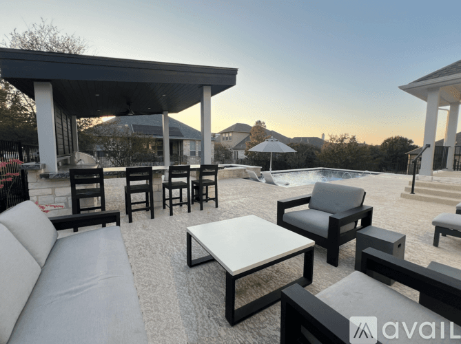 Lakeway House: 102 Waverly Spire Court