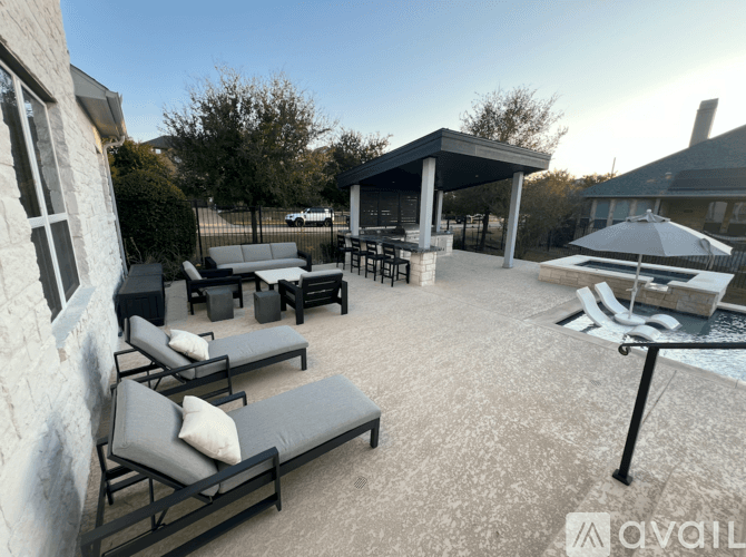 Lakeway House: 102 Waverly Spire Court