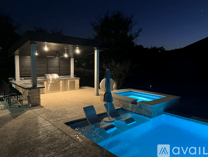 Lakeway House: 102 Waverly Spire Court