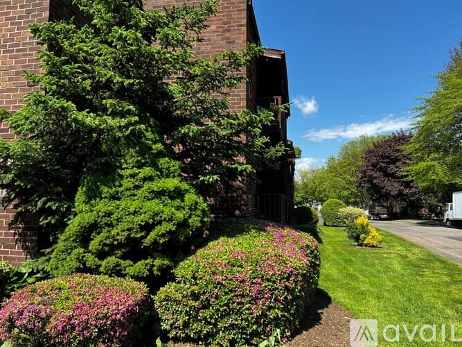 Stratford Condo: 235 Henry Ave