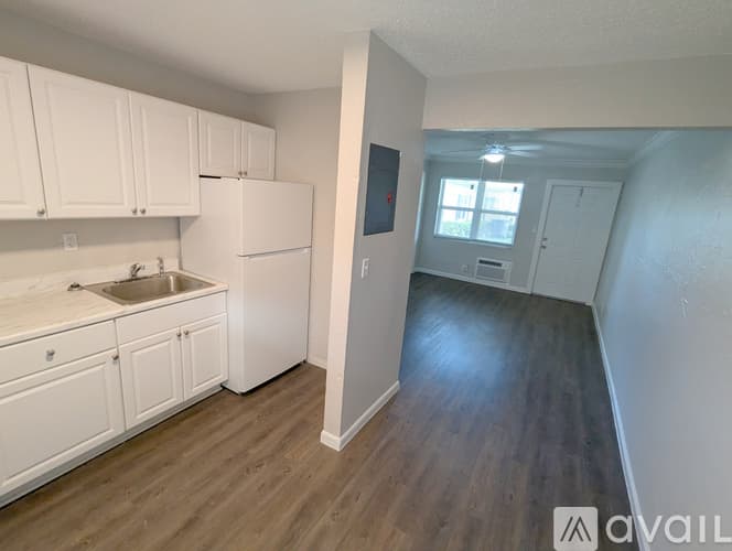 West Palm Beach Apartment: 421 Revere Rd