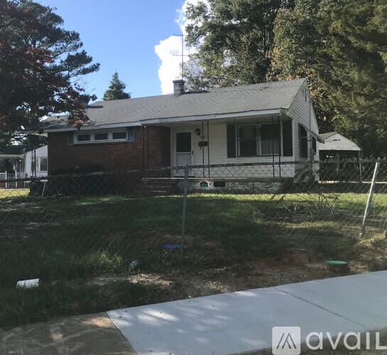 Kinston House: 604 E Highland Ave