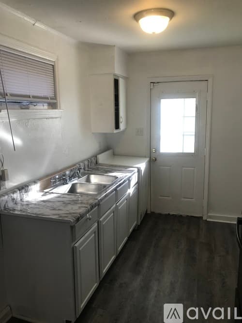 Kinston House: 604 E Highland Ave