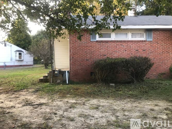 Kinston House: 604 E Highland Ave