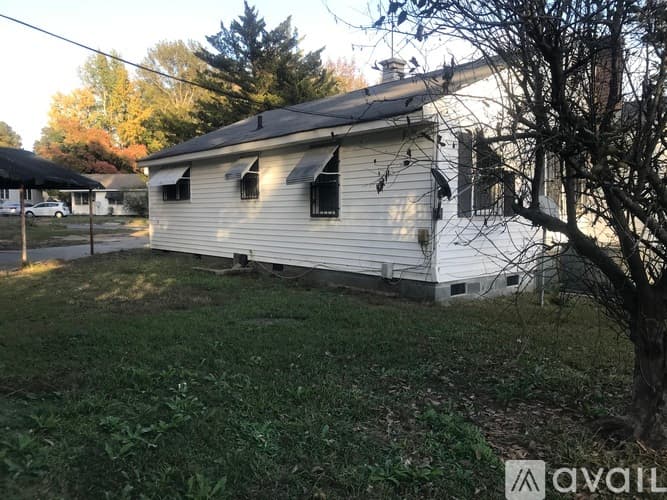 Kinston House: 604 E Highland Ave