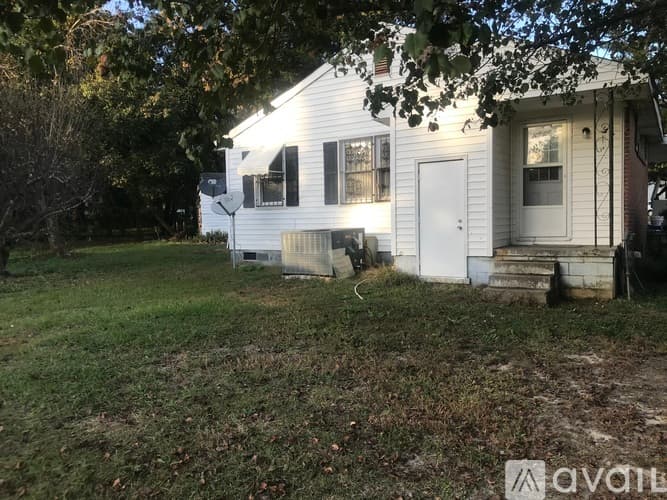 Kinston House: 604 E Highland Ave