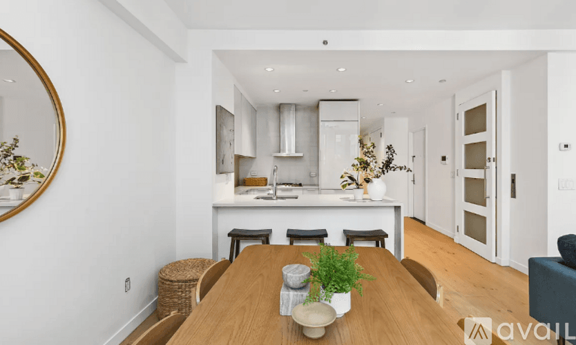 New York Apartment: 21 W 19th St