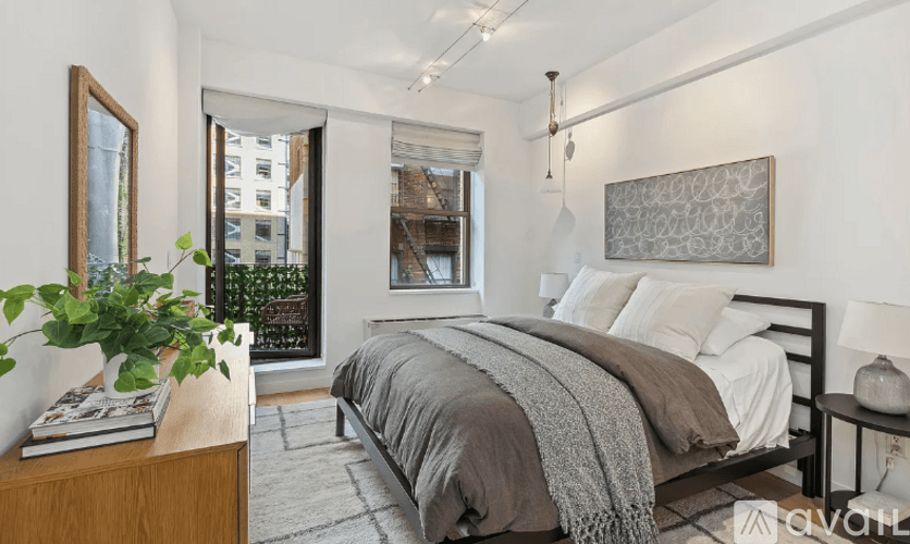 New York Apartment: 21 W 19th St