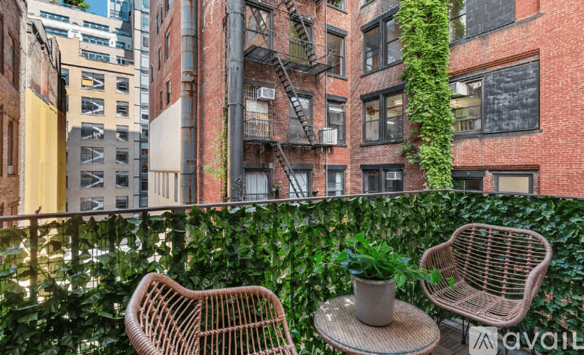 New York Apartment: 21 W 19th St