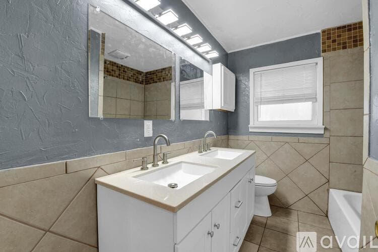 Fort Worth House: 3905 Dakota Trail