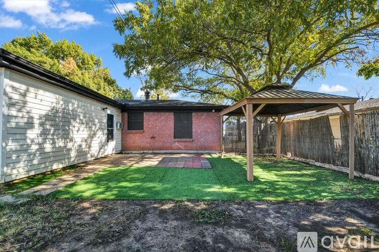 Fort Worth House: 3905 Dakota Trail