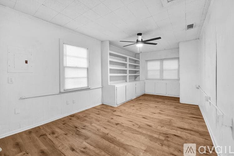 Fort Worth House: 3905 Dakota Trail