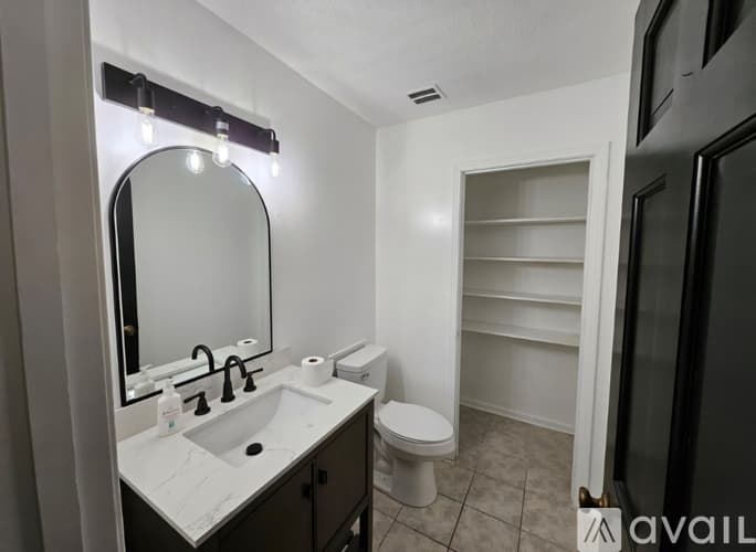 Memphis House: 2750 Tangbourne Drive