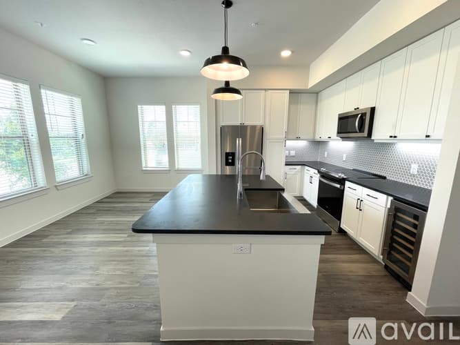 Leander Condo: 8421 183