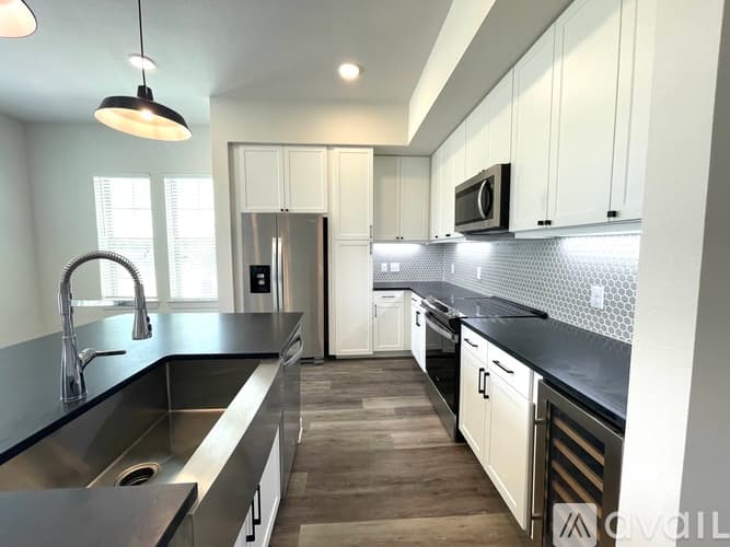 Leander Condo: 8421 183