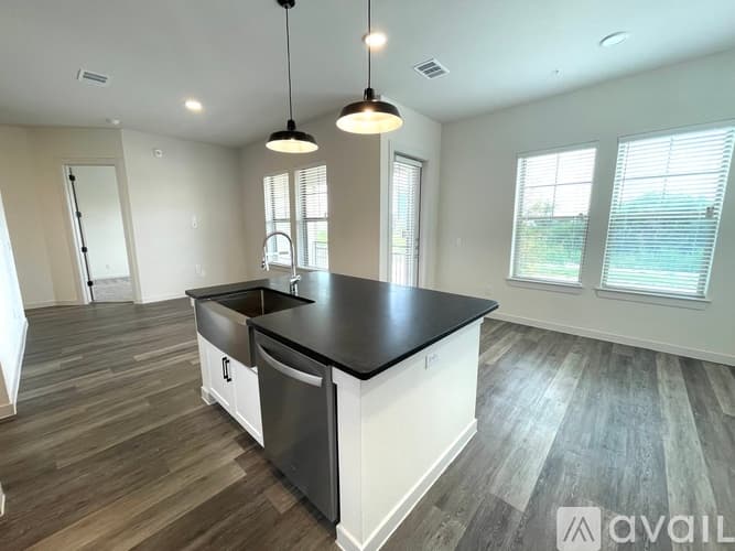Leander Condo: 8421 183