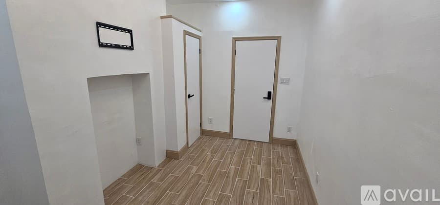 Brooklyn Apartment: 70 Weirfield St