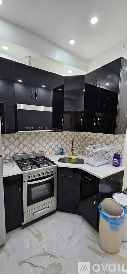 Brooklyn Apartment: 70 Weirfield St