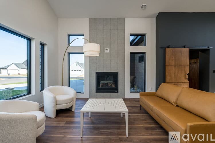 North Mankato House: 11 S Pointe Ct