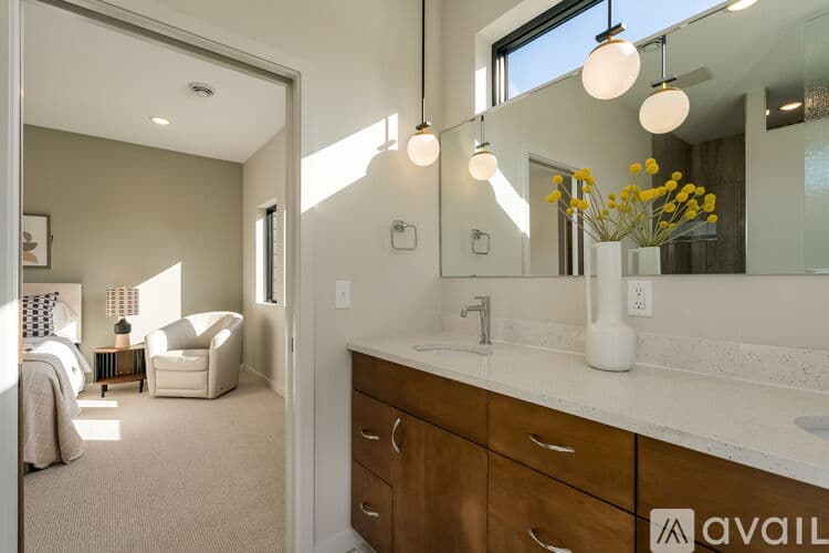 North Mankato House: 11 S Pointe Ct